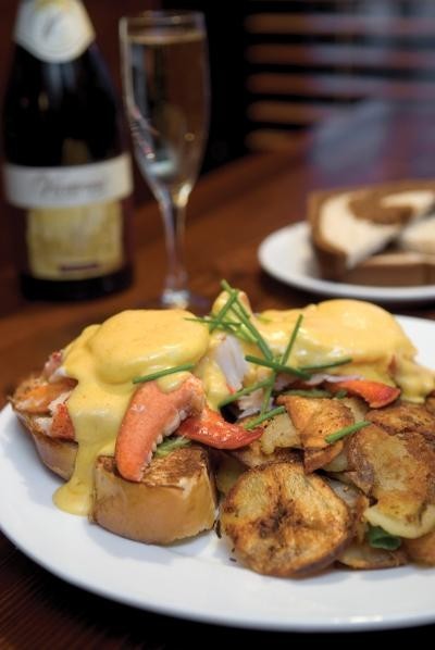lobster-benedict-at-the-victorian-cafe